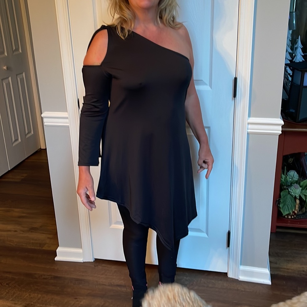 🆕🆕💕Sexy Black Tunic Top - Picture 5 of 5